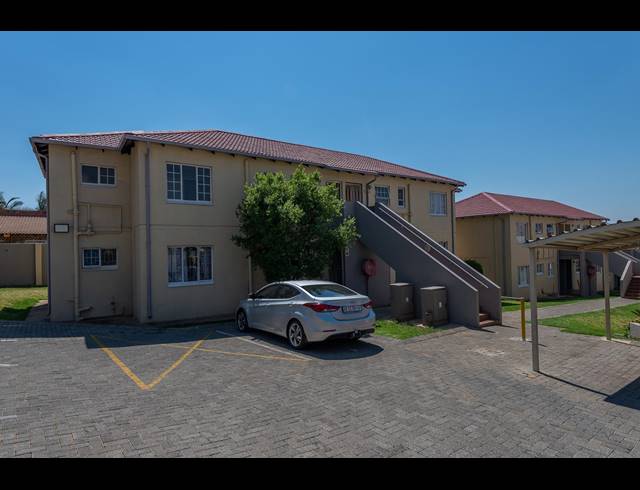 3 BEDROOM TOWNHOUSE FOR SALE IN MEYERSDAL